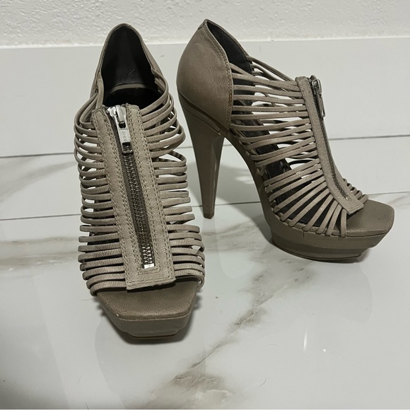 Jessica Simpson Shoes - Jessica Simpson platform heels size 6